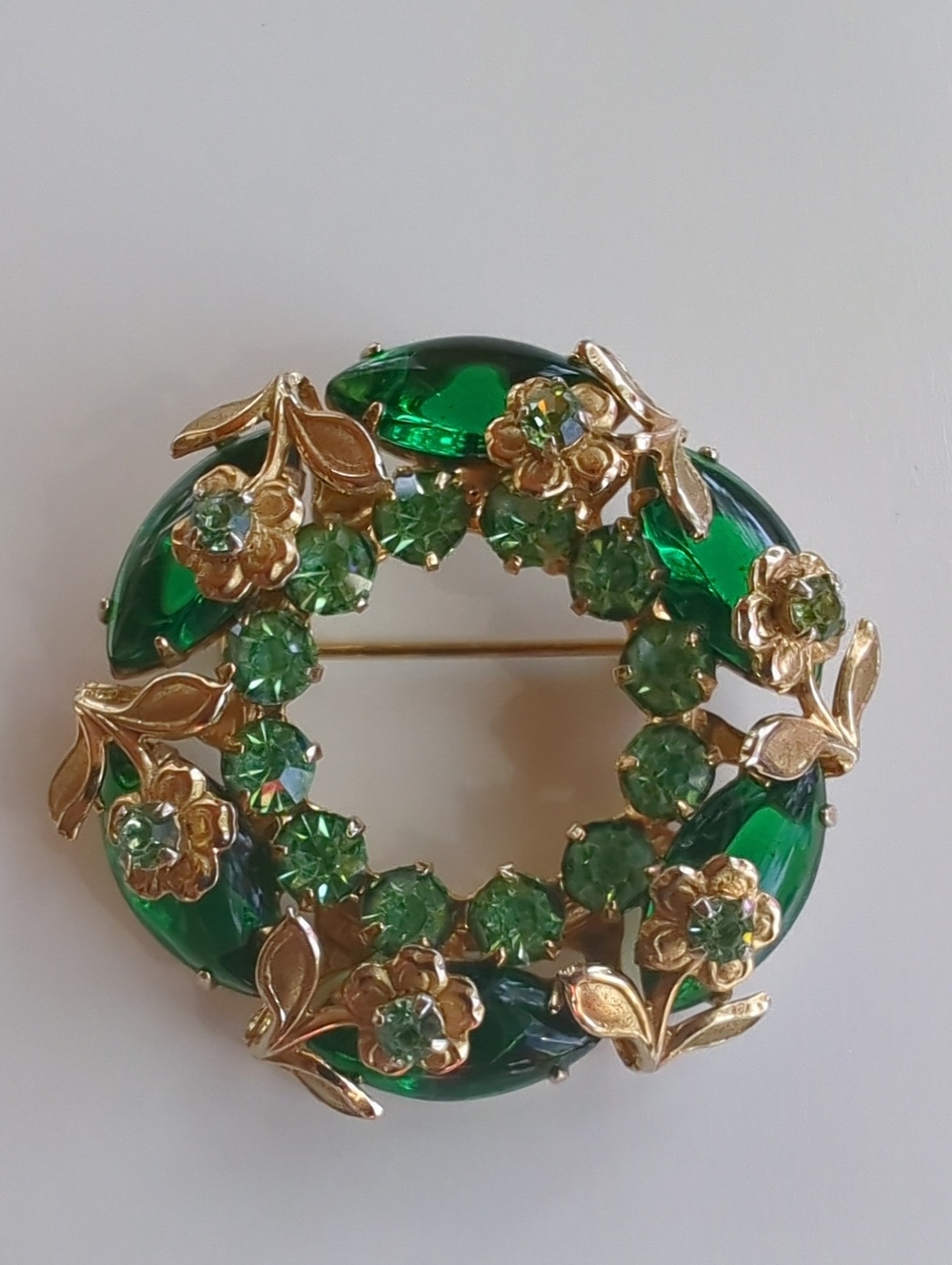 Vintage Uranium Glass Gold-Tone Emerald Green Color Floral Wreath